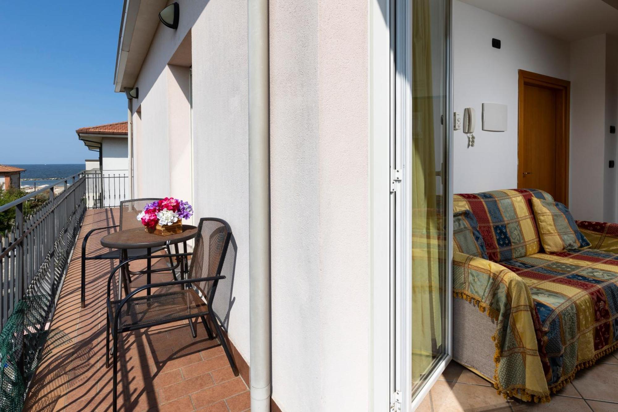 Residence Tre Trilo&Suites リミニ エクステリア 写真